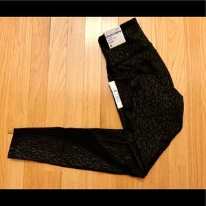 Old Navy Elevate 7/8 Ankle Leggings. NWT